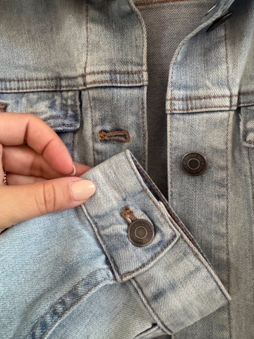 NWOT Garnet Hill Relaxed Jean Jacket Size 10 Pale Indigo - Picture 2 of 3